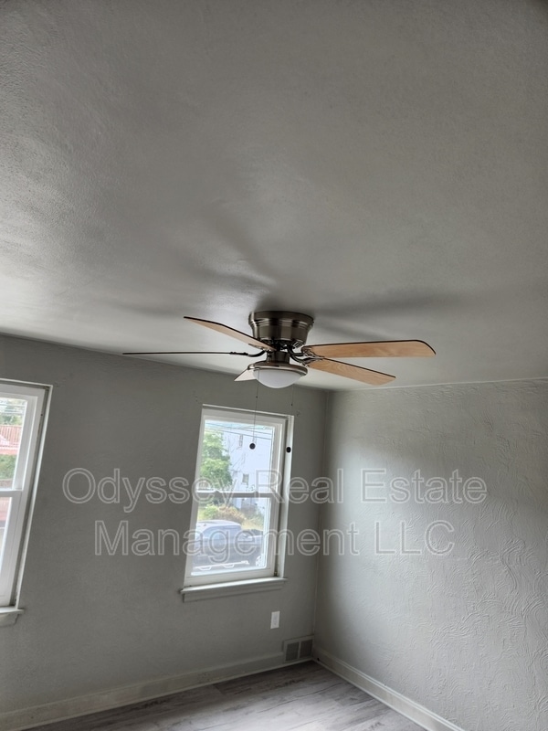 Building Photo - 210 W Spencer Ave