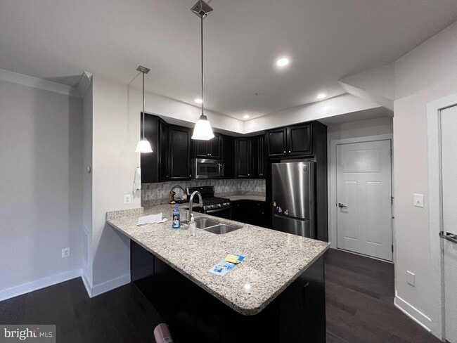 Building Photo - 42593 Burbank Terrace