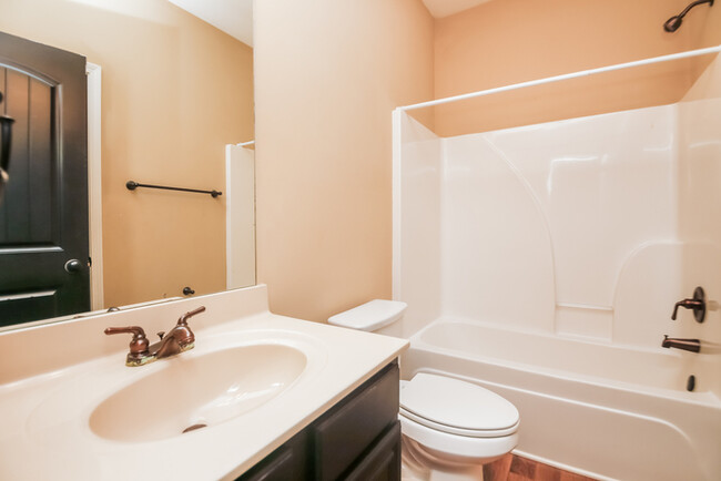 Building Photo - Fantastic Opportunity 5 Bedroom  3 Bath Ho...