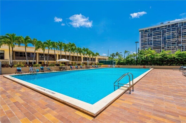 Building Photo - 1901 Brickell Ave