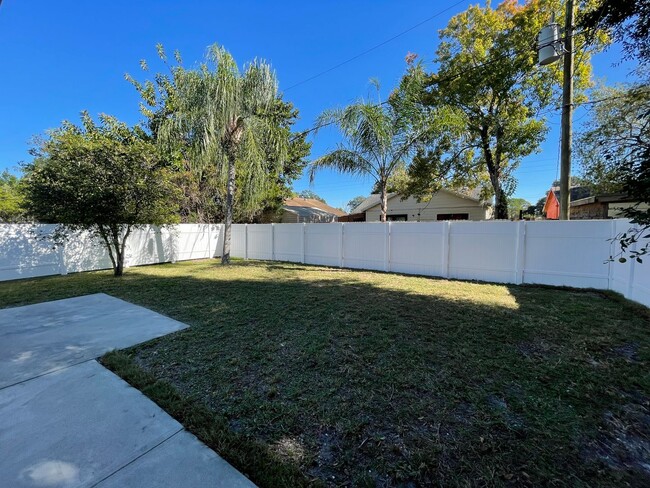 Building Photo - Fully Renovated 3bed/2bath Home in Sarasota!!