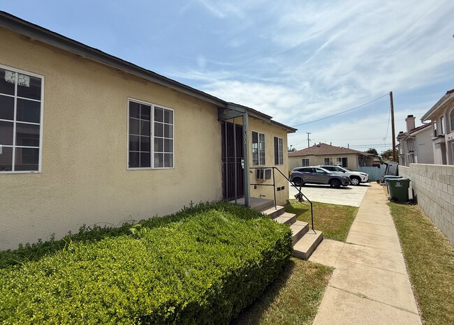 Building Photo - Jaguar Chan - R729-1617