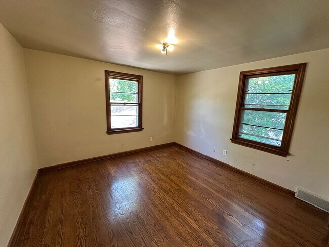 Building Photo - 26 W Boston Ave