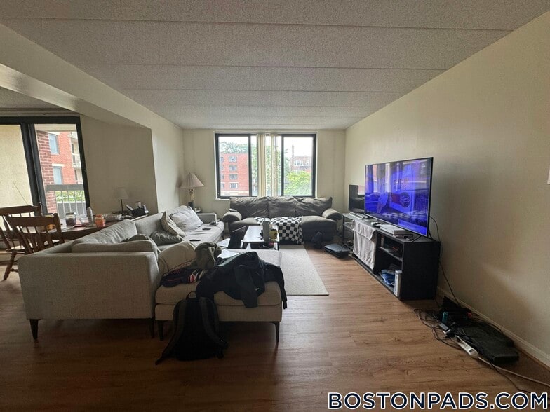 Building Photo - 85 Brainerd Rd