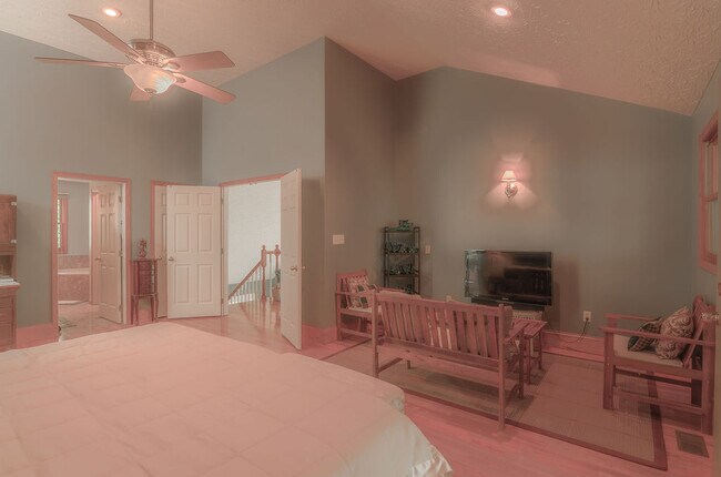 Building Photo - 610 Hickory Point Dr