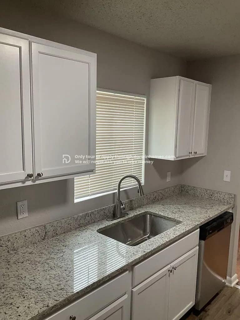 Building Photo - 4667 N Trenton Ave