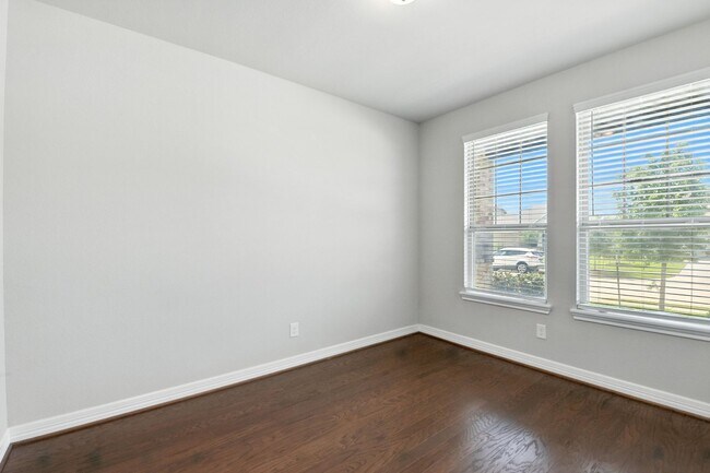 Building Photo - Spacious Home with Resort-Style Amenities