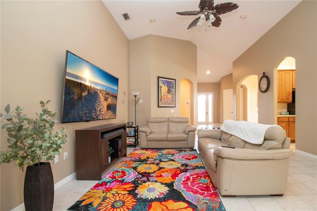 Building Photo - 275 Dahlia Ct