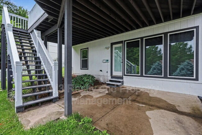 Building Photo - 5605 NE Coral Dr