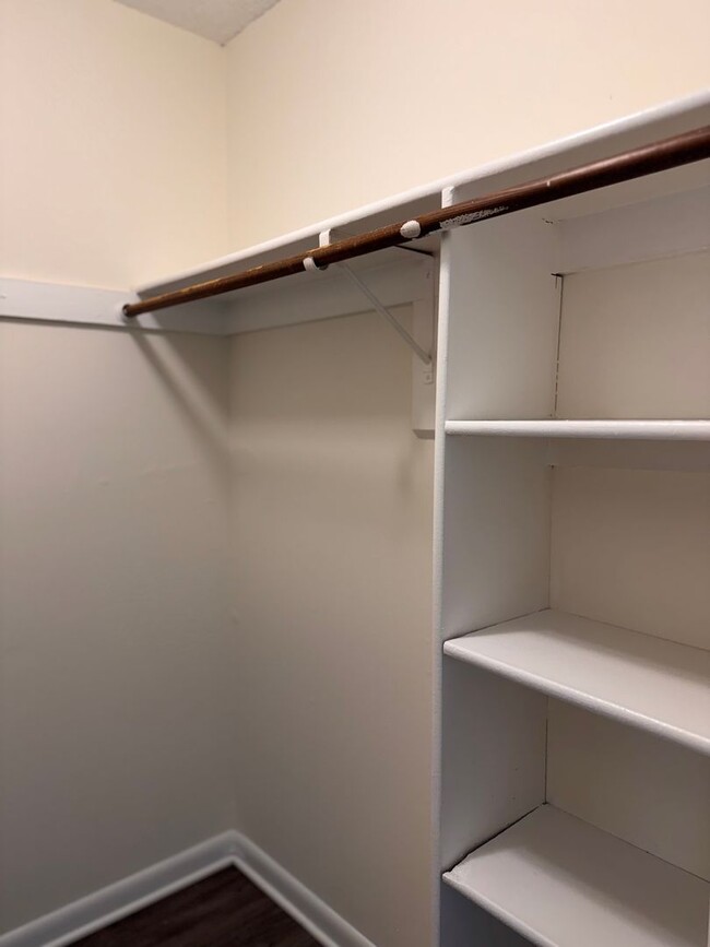 Building Photo - Updated One Bedroom, One Bath Apartment in...
