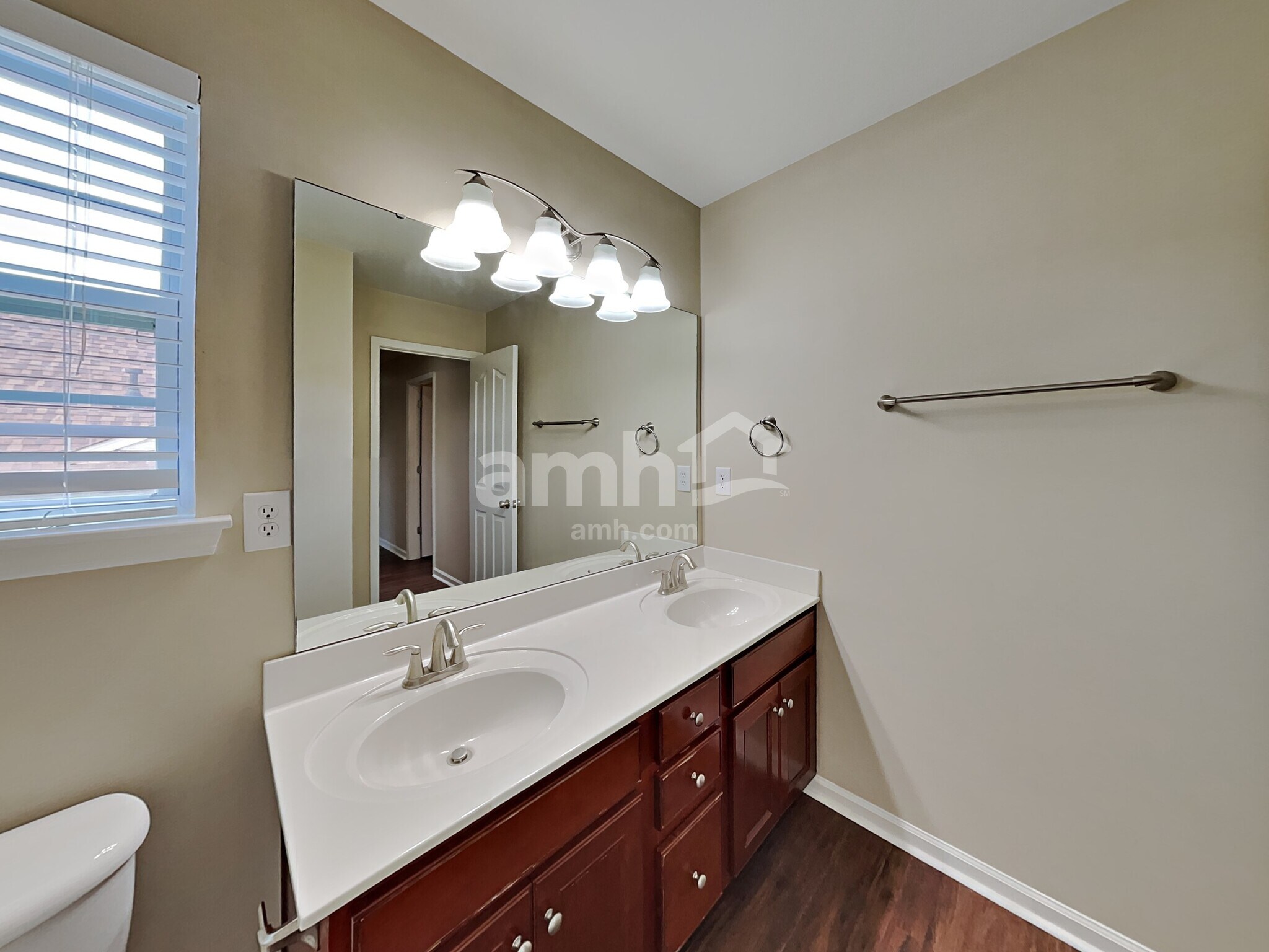 Building Photo - 107 Lacona Ter