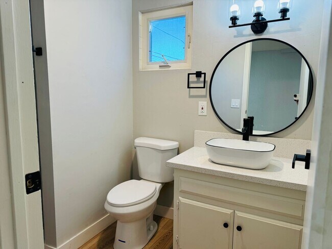 Building Photo - Spacious 3 Bedroom, 2 Bathroom Home with Solar in Bullhead City!