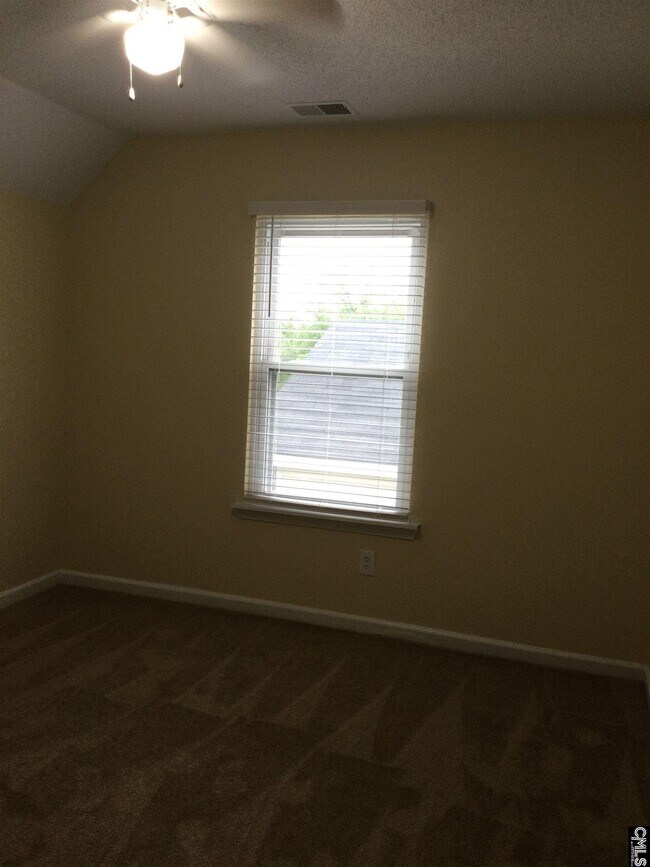 Building Photo - 15 Lamplighter Ct