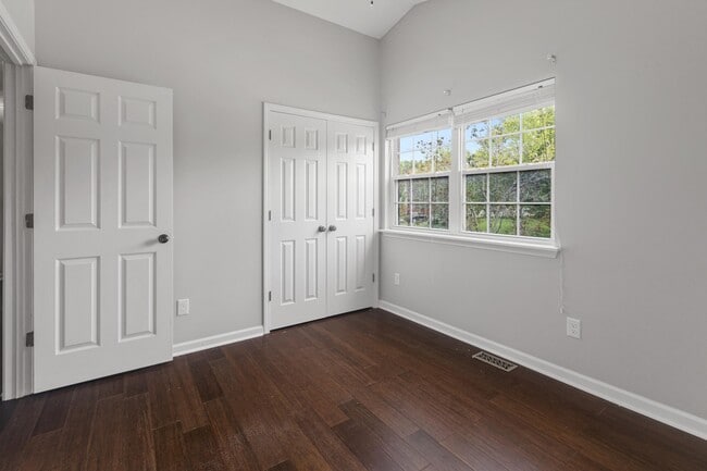 Building Photo - 364 Forest Hill Dr