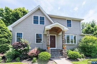 Building Photo - 112 Tenafly Rd