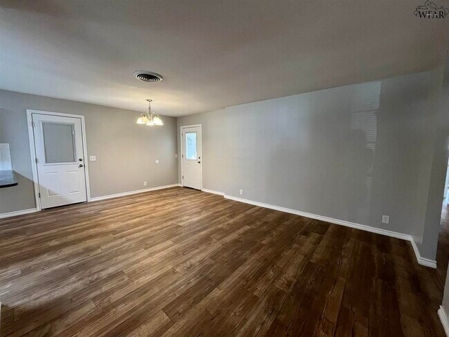 Building Photo - 5503 Hooper Dr