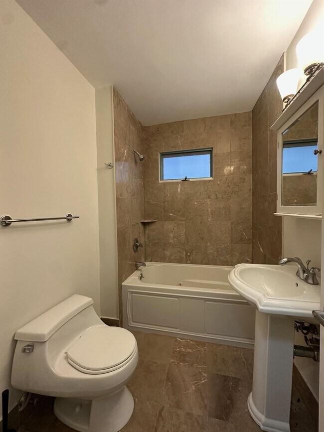 Building Photo - 8 Silvey Pl