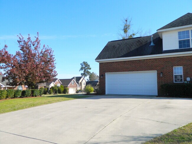 Building Photo - 1101 Brighton Dr