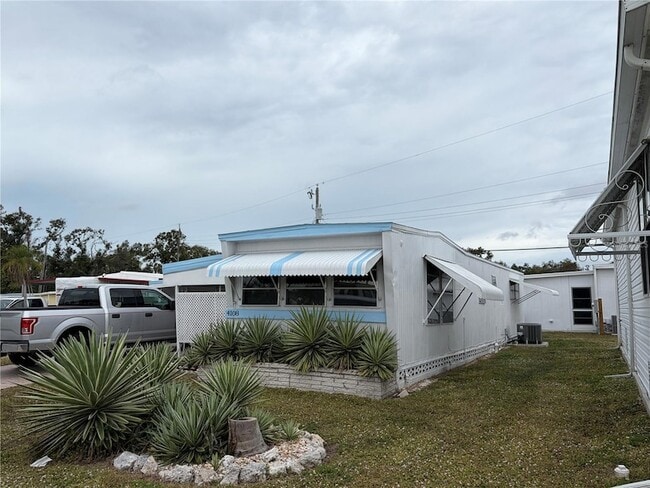 Building Photo - 4108 10th St Ct E