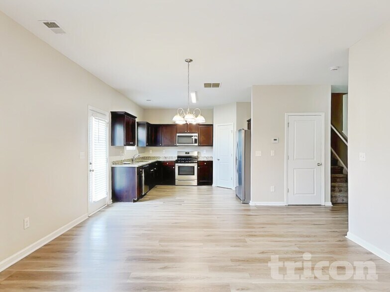 Building Photo - 646 Nonsuch Way