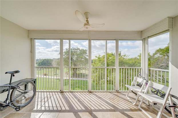 Building Photo - 3050 N Palm Aire Dr