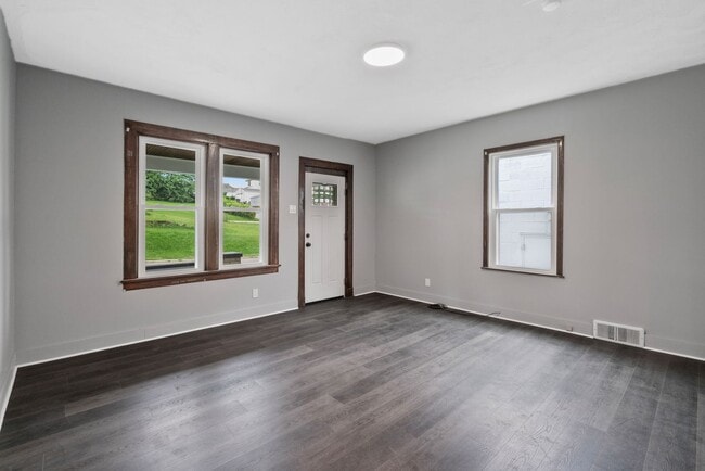 Building Photo - Newly renovated 2 bedroom home in Scott To...
