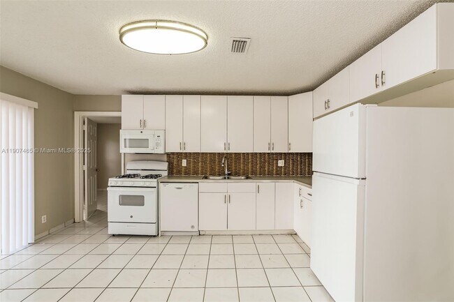 Building Photo - 5168 Edgecliff Ave