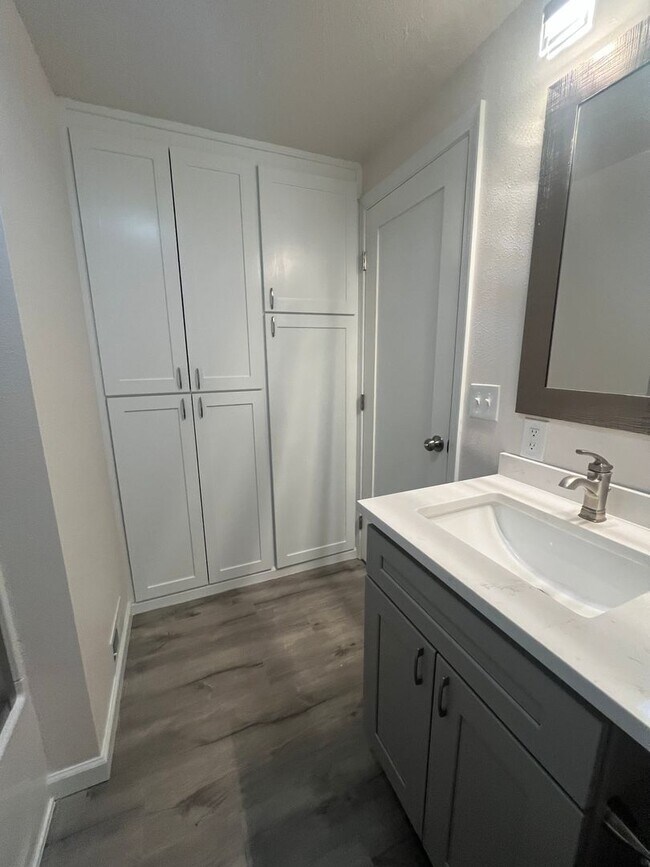 Building Photo - Completely remolded 3-Bedroom 2-Bathroom house