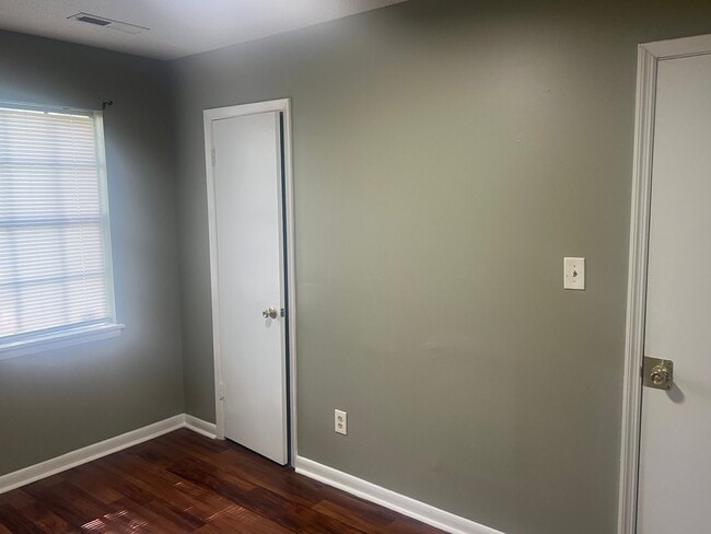 Building Photo - 3952 Tanglebush Ln NW
