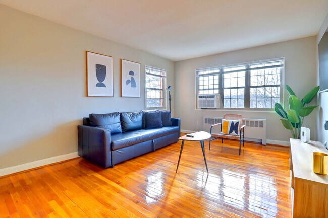 Primary Photo - 1420 W Abingdon Dr