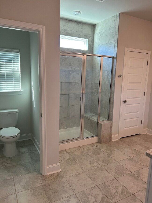 Building Photo - 2404 Blue Crane Cir