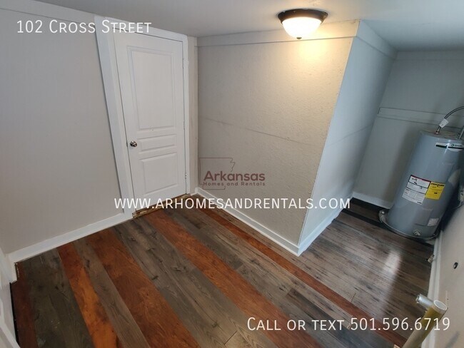 Building Photo - 102 Cross St