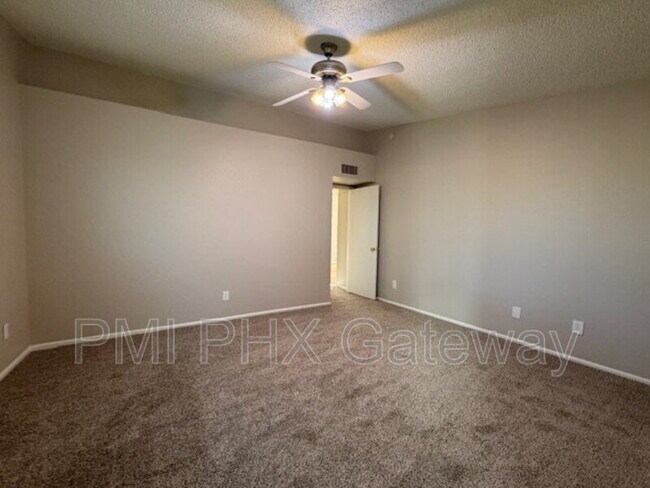 Building Photo - 5135 E Evergreen St