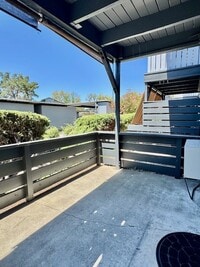 Building Photo - 223 Masters Ct