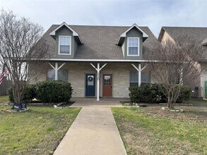 Building Photo - 220 Sandstone Dr