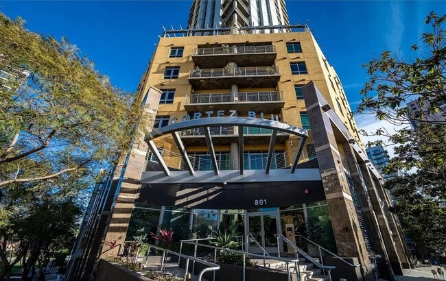 Building Photo - Downtown Views from Cortez Hill! Tall Ceil...