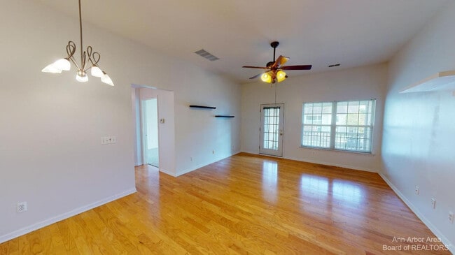 Building Photo - 2795 S Knightsbridge Cir