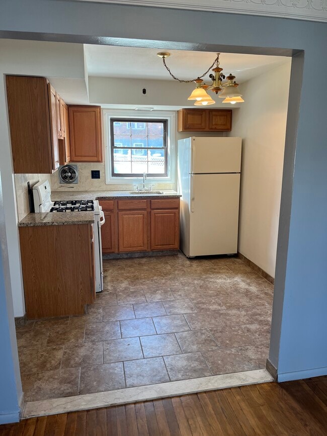 Building Photo - 96 Renwick Ave