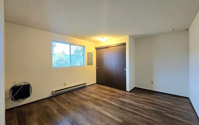 Building Photo - VanBar