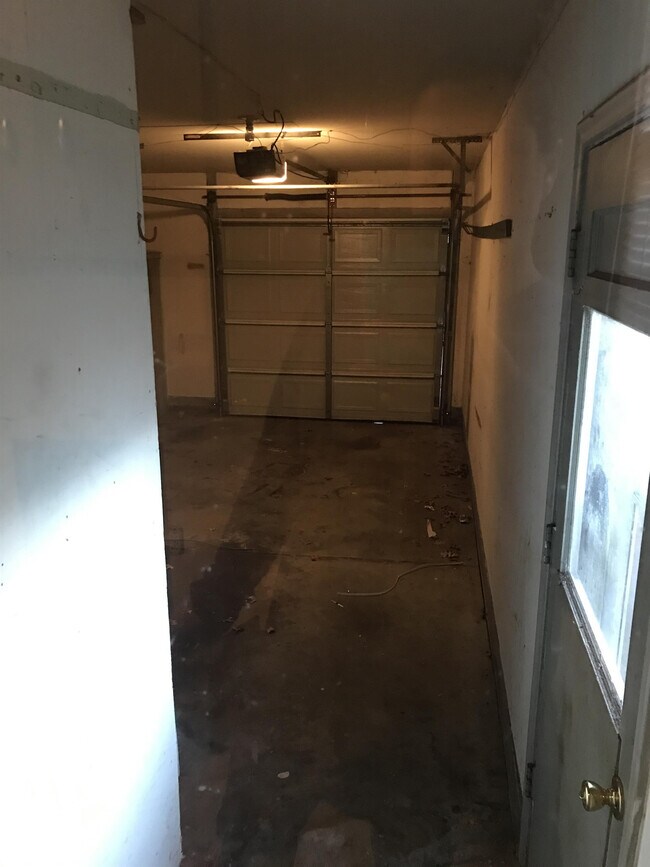 Building Photo - 8126 E Indianapolis St