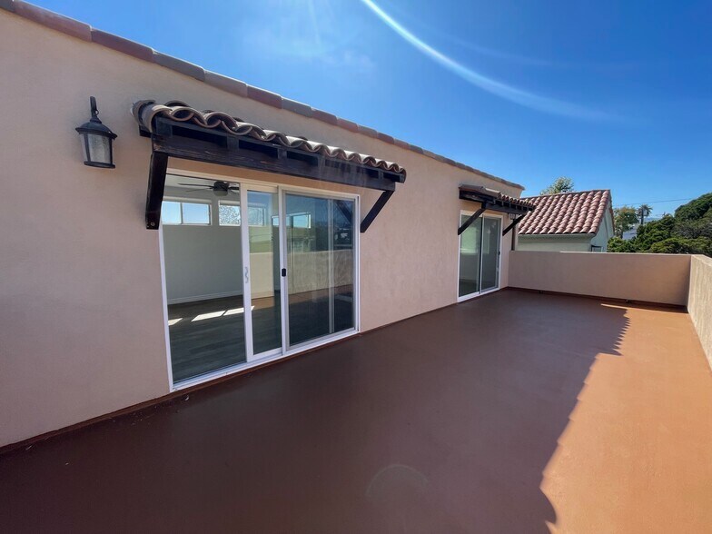 LARGER FRONT PATIO - 205 7th Ave