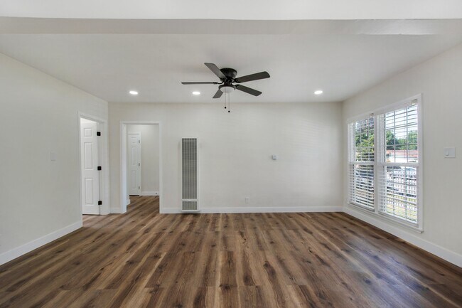 Living Room - 1002 W 122nd St