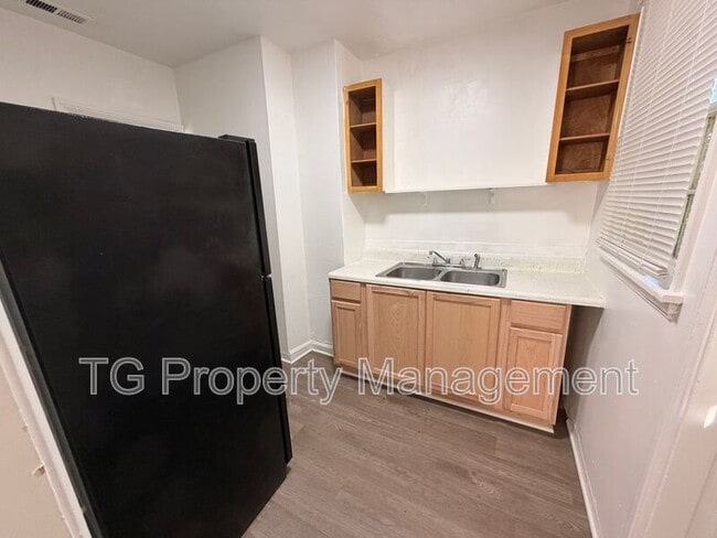 Building Photo - 6031 Transylvania Ave