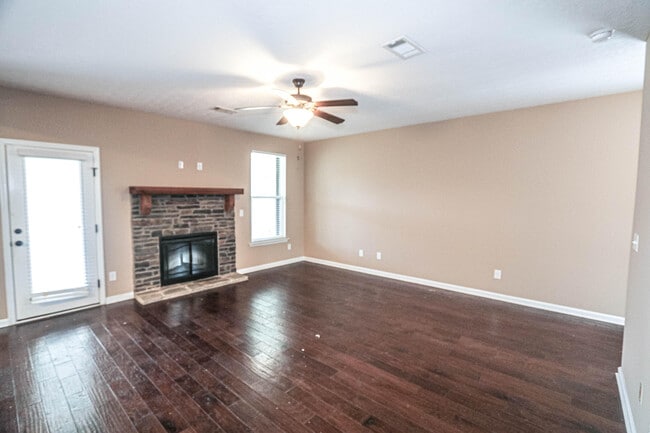 Building Photo - 479 Sebastian Dr