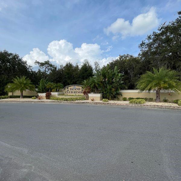 Building Photo - 2715 Fan Palm Dr