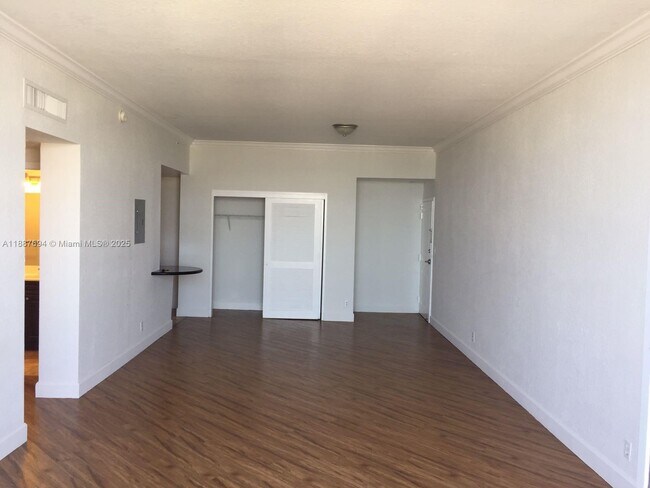 Building Photo - 401 69th St
