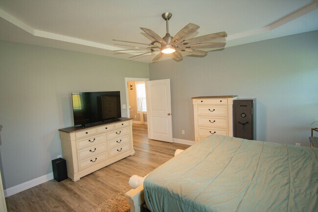 Building Photo - Coming Soon! 3 Bedroom 2.5 Bath - 25 Minutes from Camp Lejeune