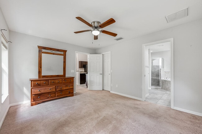 Building Photo - 304 Woods Landing Dr