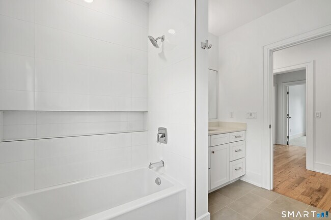 Building Photo - 15 Damia Dr