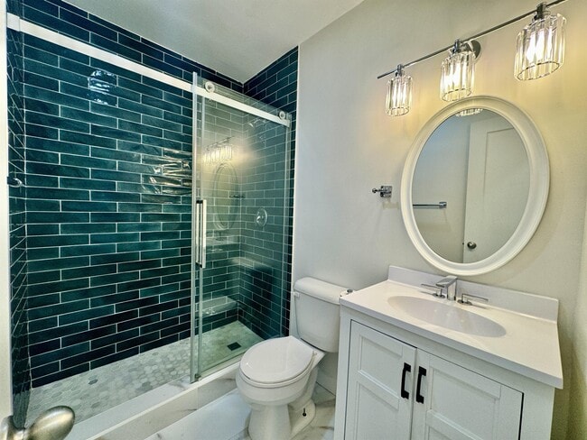 Building Photo - 473 12th Ave S